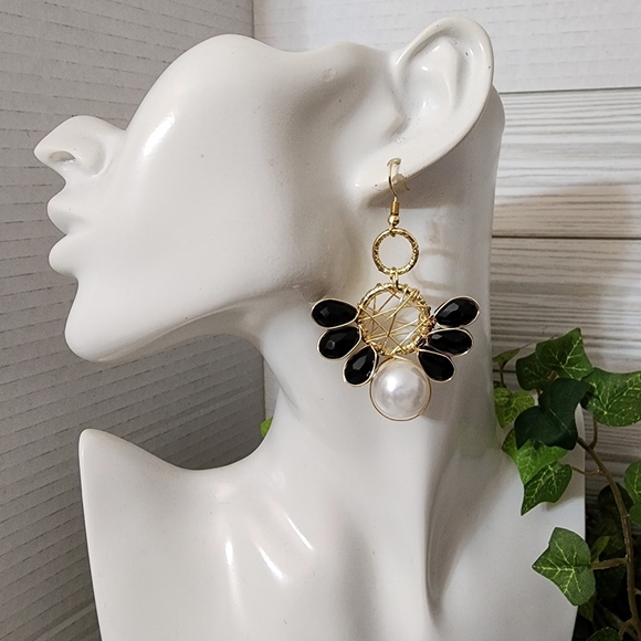 Artisan Gold Wire Art Earrings with Black Crystal Stones - Picture 5 of 6